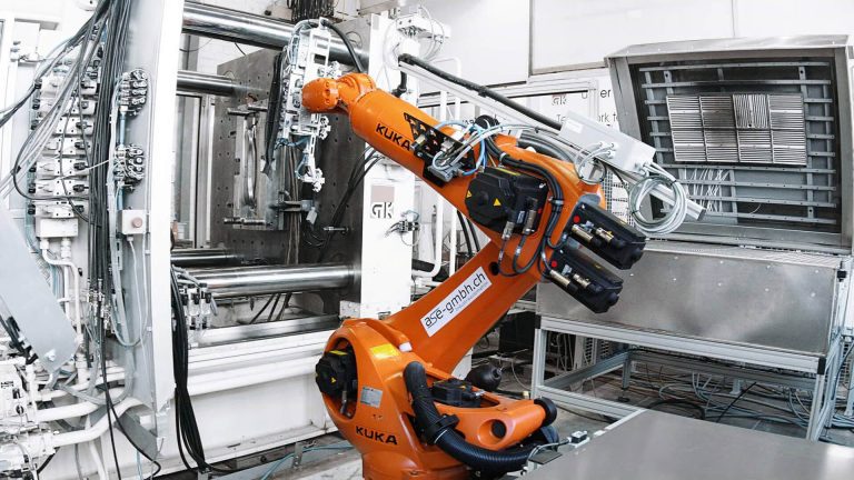 Nové a renovované roboty KUKA